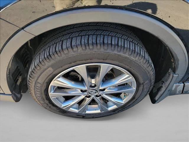 Used 2017 Toyota RAV4 Limited w/ Carpet Mat Package image 9