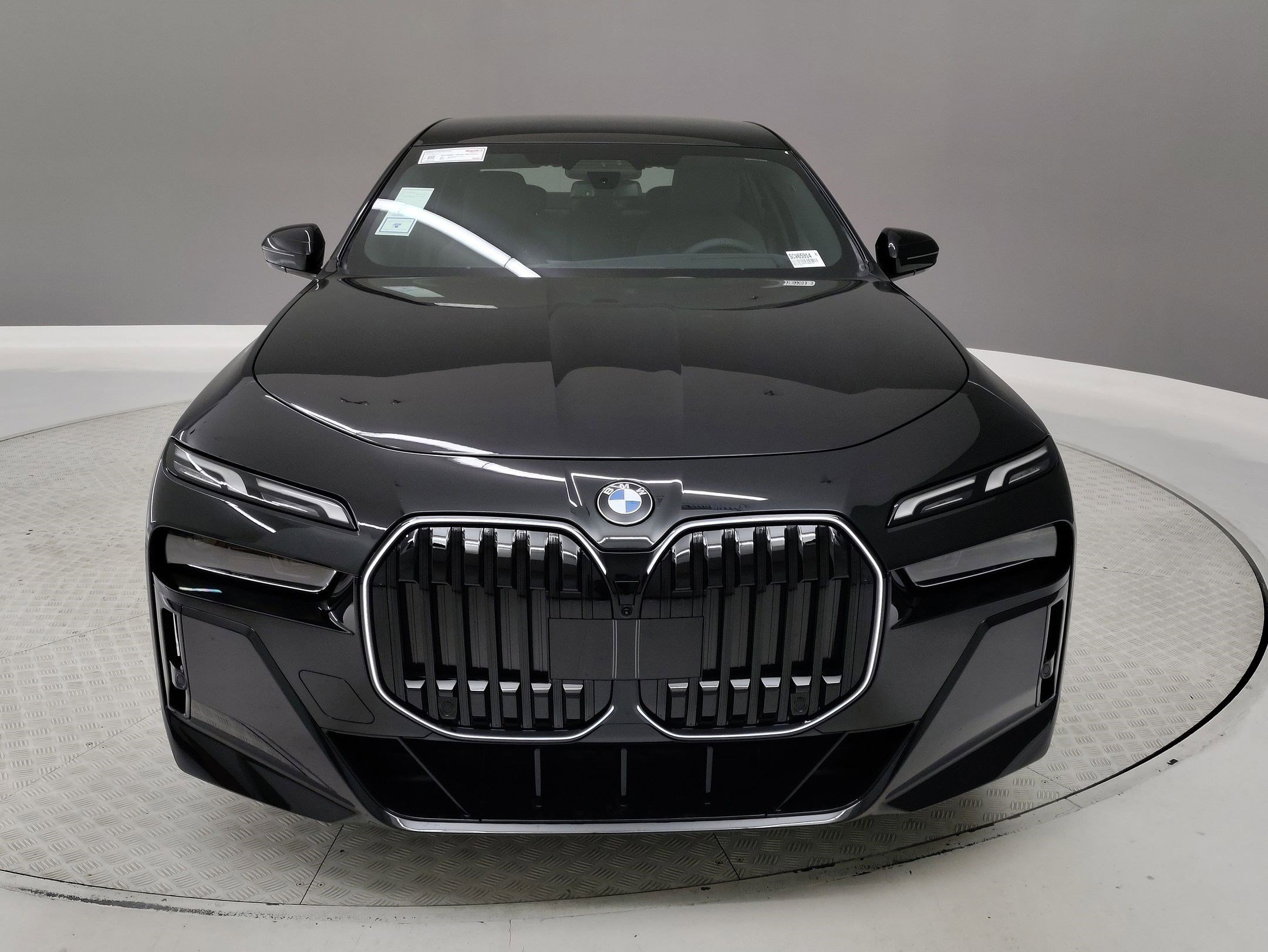New 2025 BMW 760i xDrive image 2