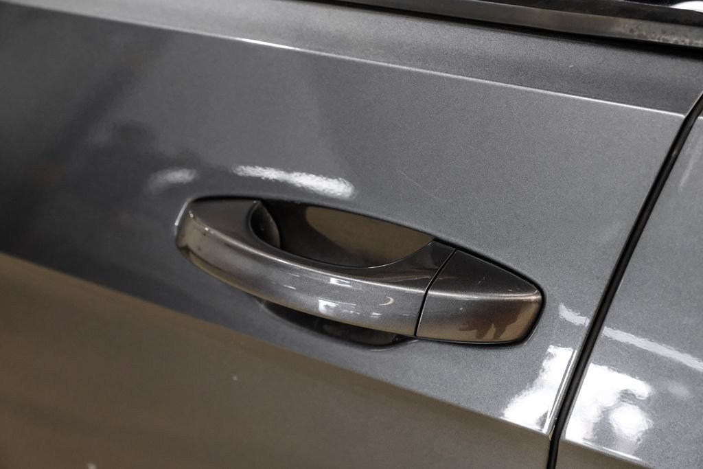 Used 2015 Volkswagen Golf S FWD image 37