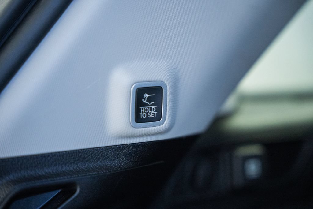 Used 2022 Jeep Grand Cherokee Overland AWD/4WD image 11