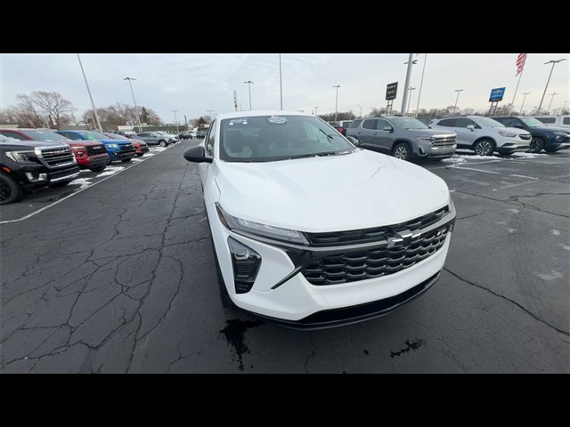 Certified 2024 Chevrolet Trax RS w/ Driver Confidence Package image 3