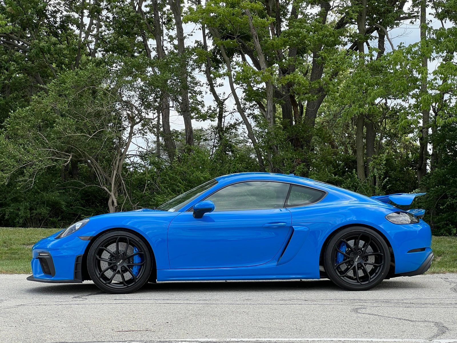 Used 2023 Porsche 718 Cayman GT4 RWD image 2