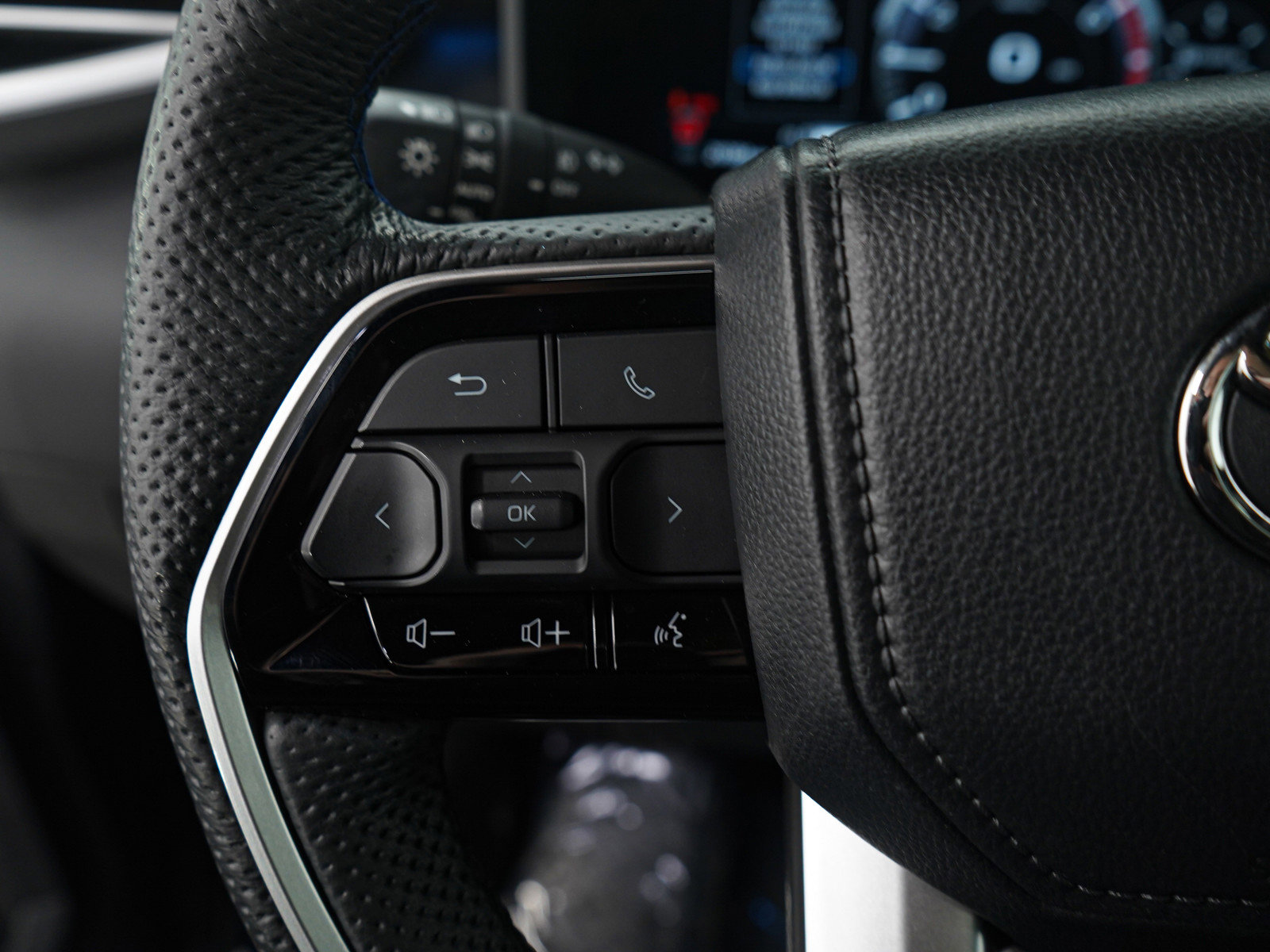 Used 2024 Toyota Sequoia Platinum image 32