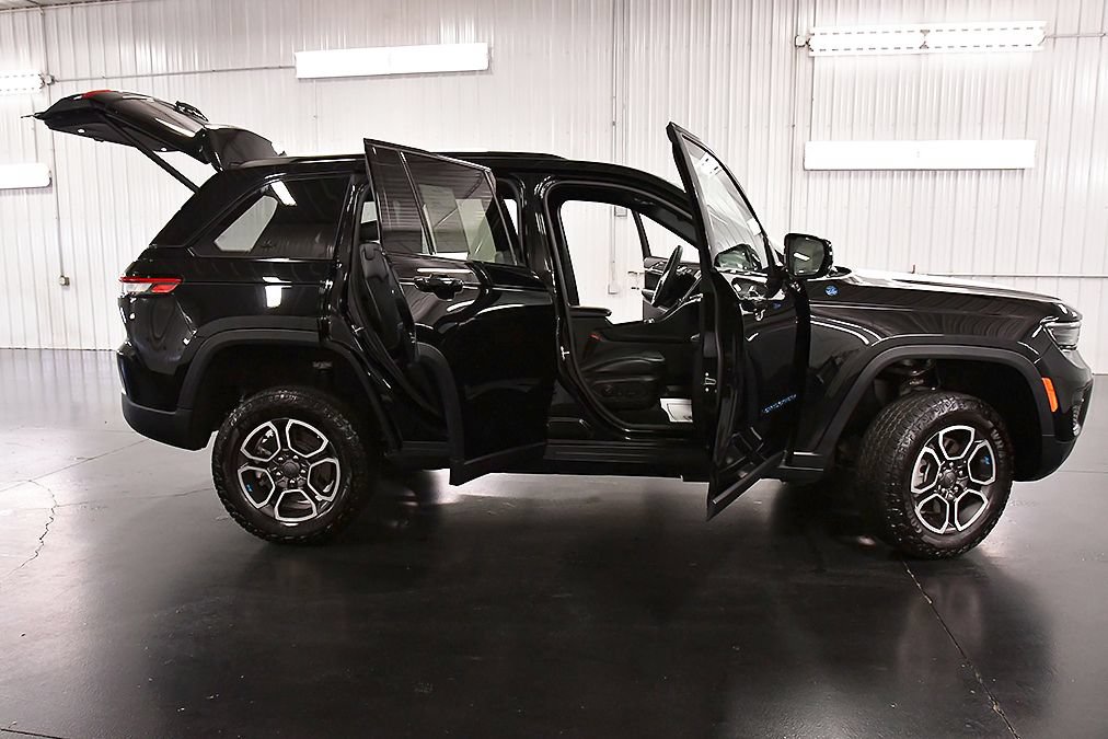 Used 2023 Jeep Grand Cherokee Trailhawk AWD/4WD image 31