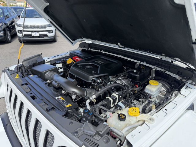 Used 2022 Jeep Wrangler Unlimited Sahara AWD/4WD image 32