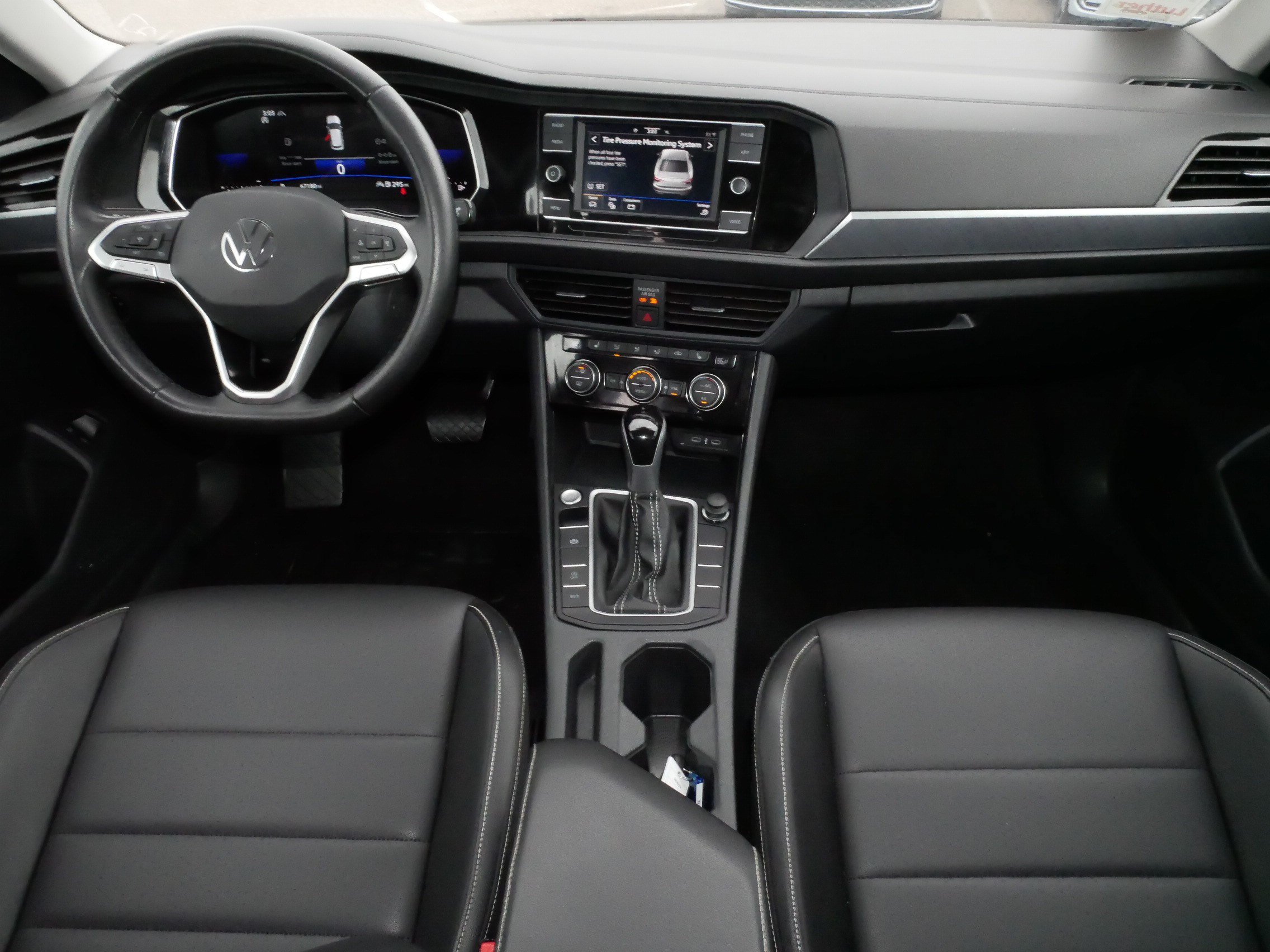 Certified 2024 Volkswagen Jetta SE FWD image 10