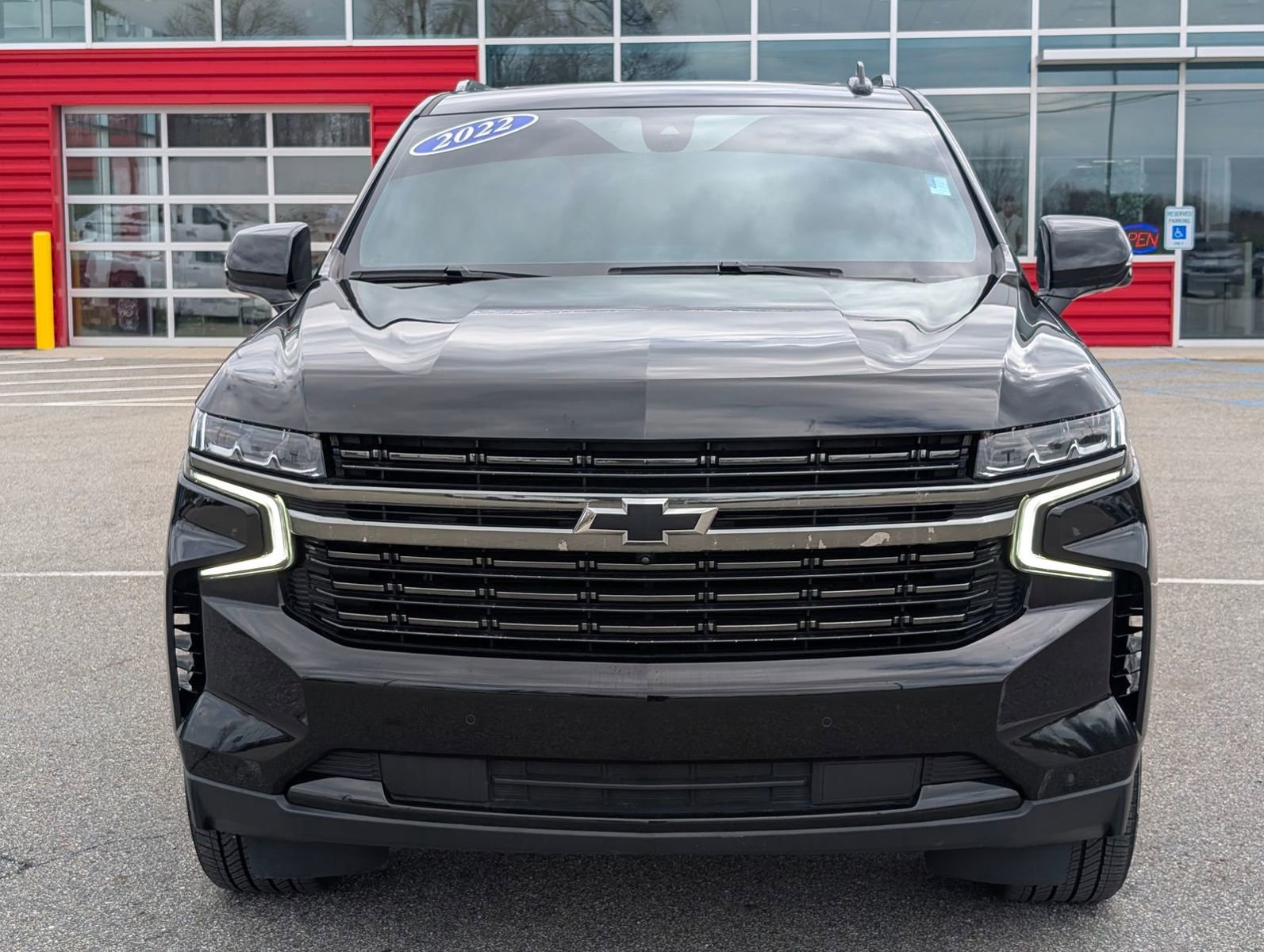 Used 2022 Chevrolet Suburban RST w/ Luxury Package AWD/4WD image 2