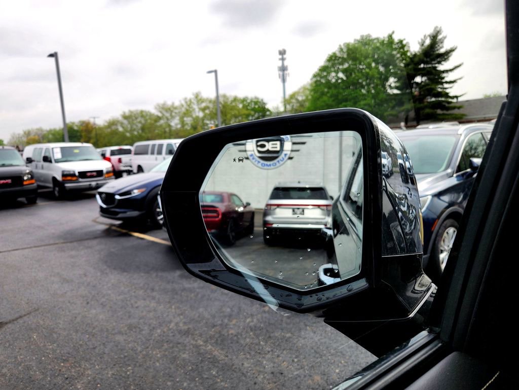 Used 2021 Chevrolet Suburban Premier image 10