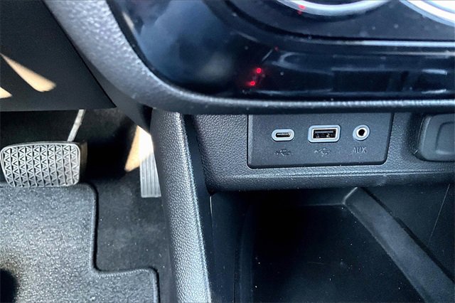 Used 2021 Buick Encore GX Select image 15