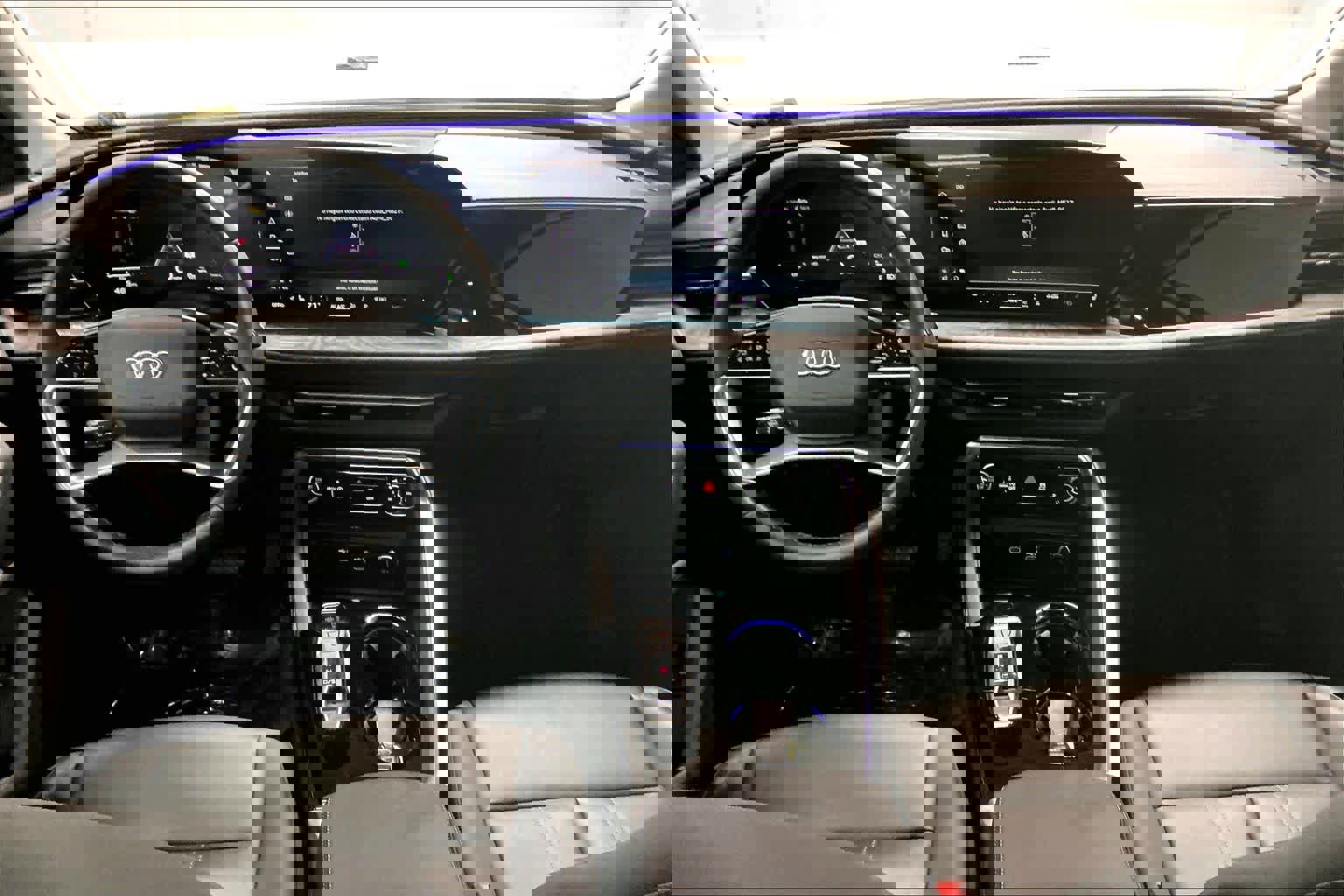 Used 2025 Audi Q5 Premium Plus w/ Premium Plus image 18