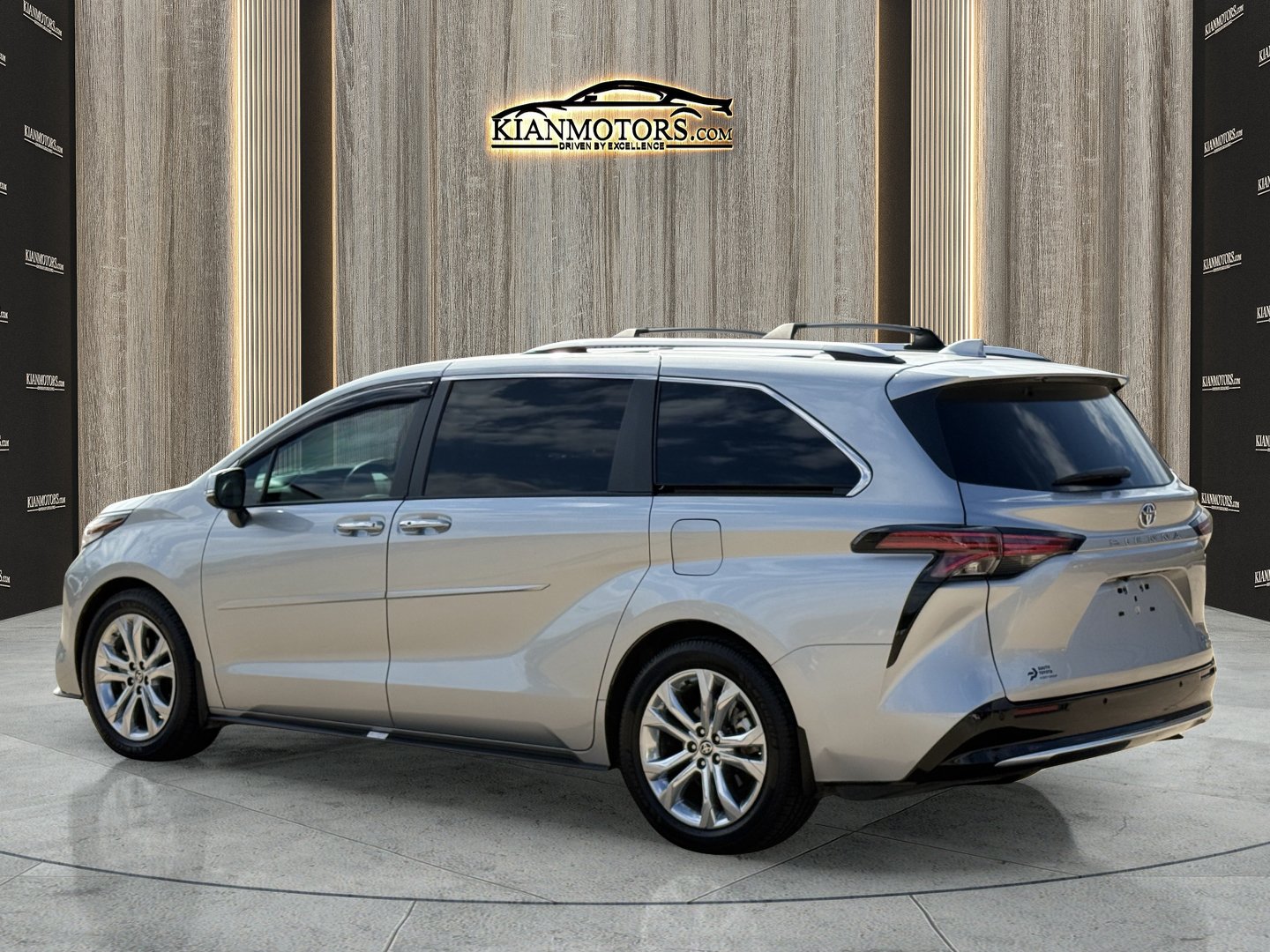 Used 2022 Toyota Sienna Platinum FWD image 5