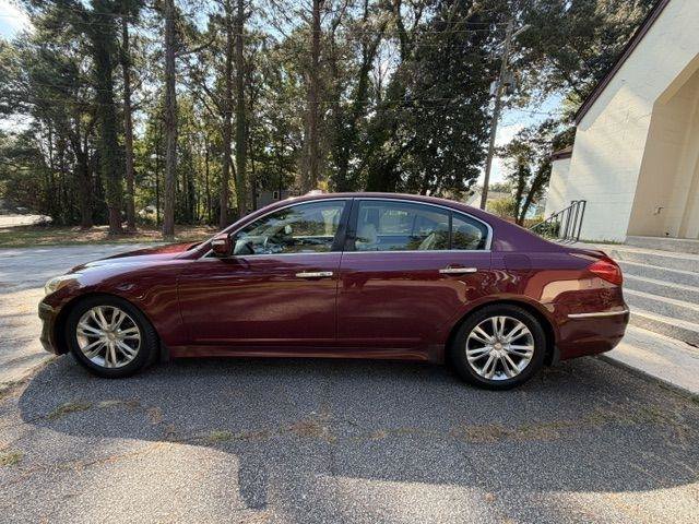Used 2013 Hyundai Genesis 3.8 w/ Premium Pkg RWD image 3