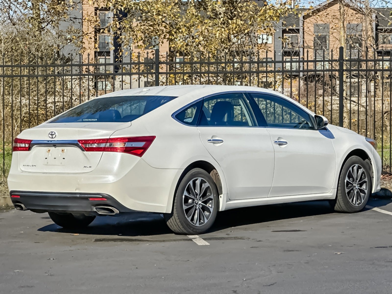 Used 2018 Toyota Avalon XLE Plus image 4