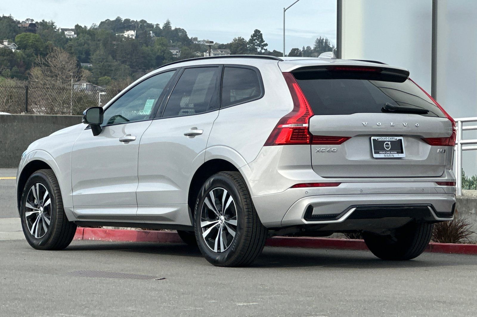 Certified 2024 Volvo XC60 B5 Core image 7