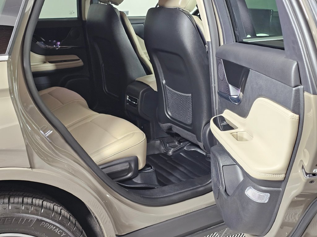Certified 2025 Lincoln Corsair Grand Touring AWD/4WD image 13