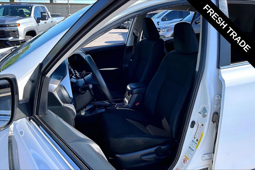 Used 2018 Toyota RAV4 LE AWD/4WD image 21