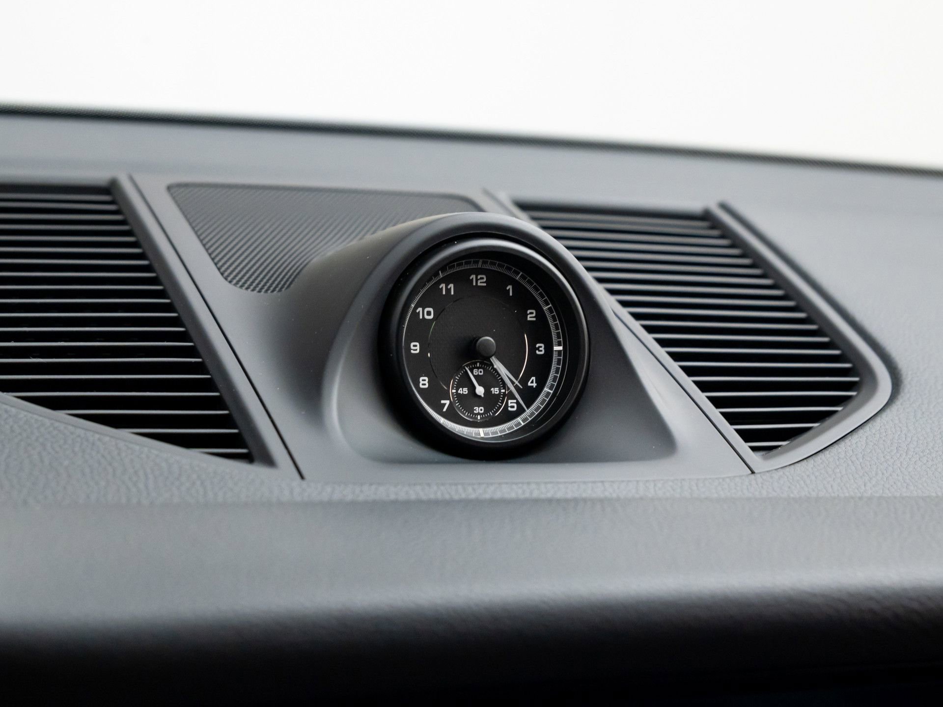 Certified 2023 Porsche Macan S image 28