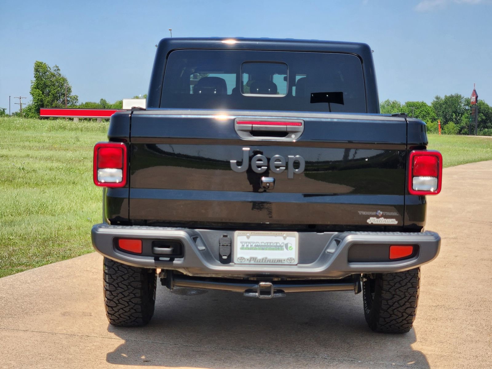 Used 2024 Jeep Gladiator Sport AWD/4WD image 8