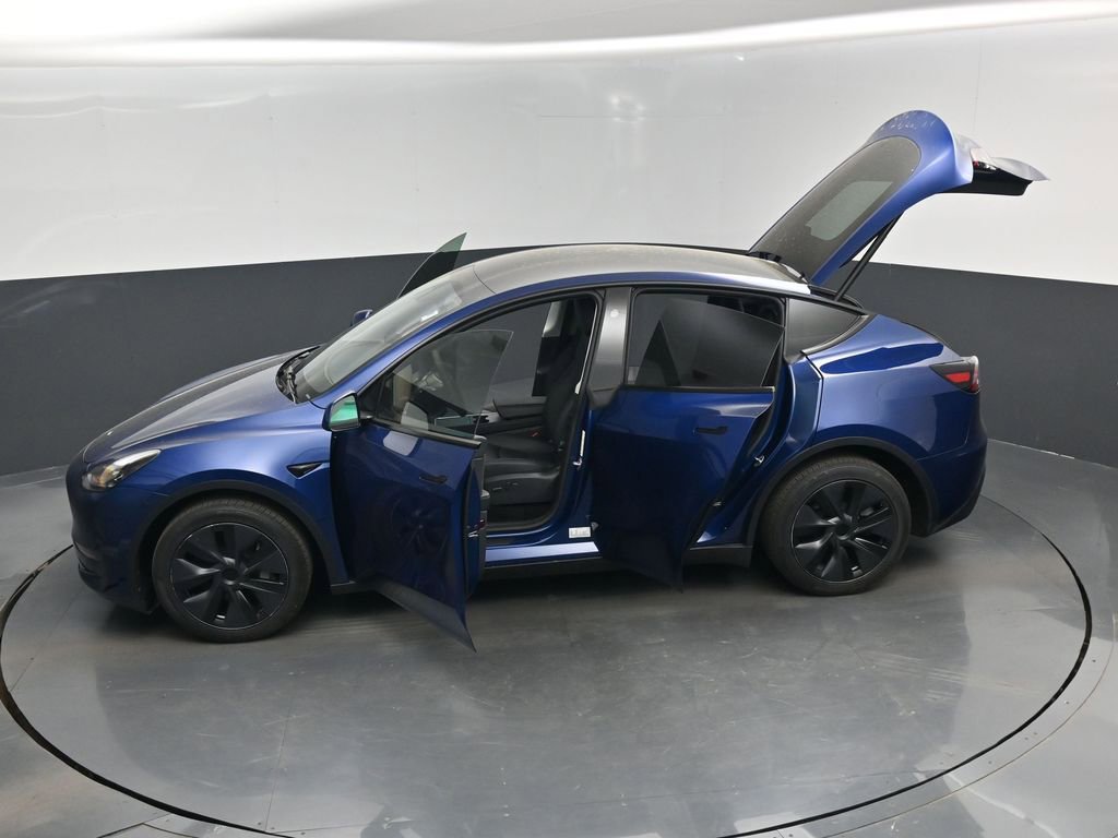 Used 2025 Tesla Model Y Long Range image 17