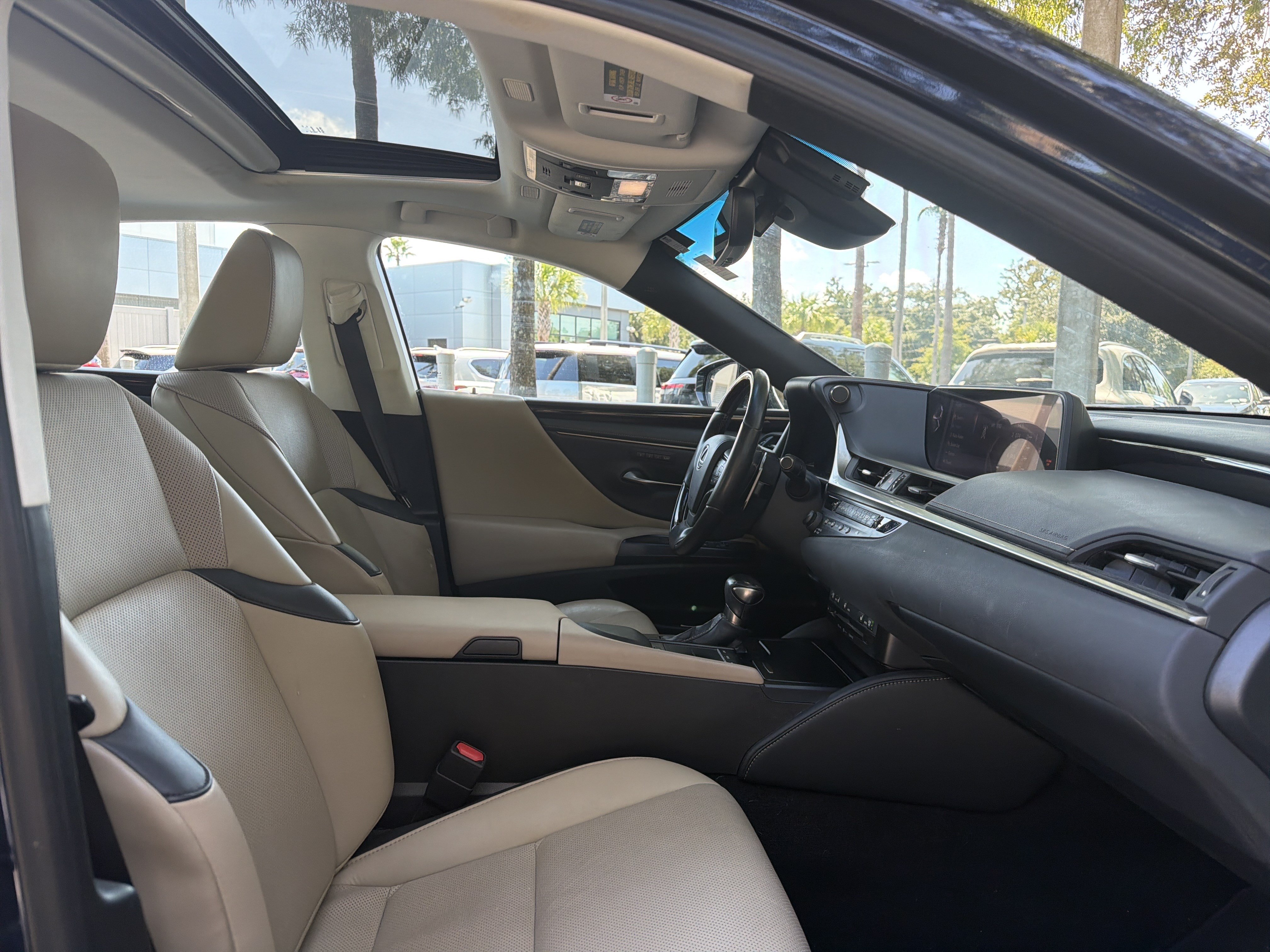Used 2019 Lexus ES 350 w/ Premium Package FWD image 39