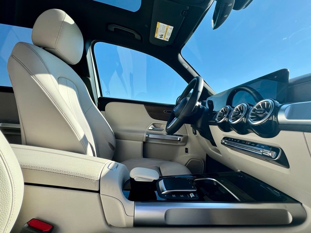 Certified 2022 Mercedes-Benz GLB 250 4MATIC image 17