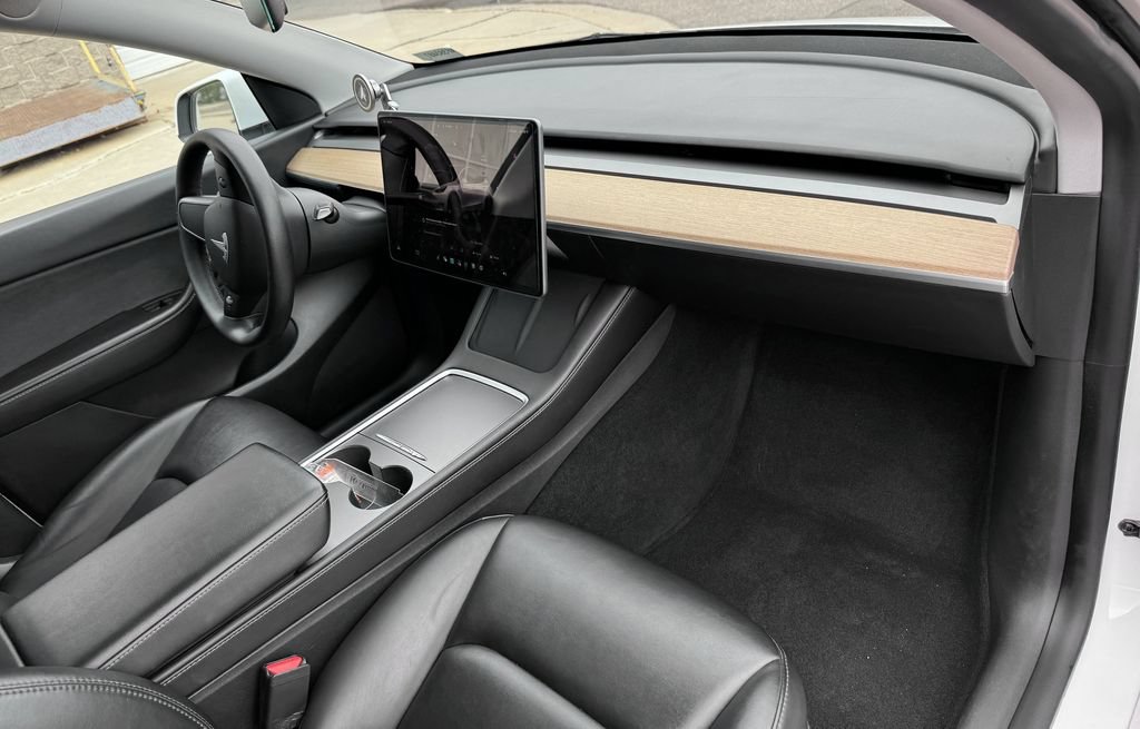 Used 2022 Tesla Model Y Performance AWD/4WD image 29