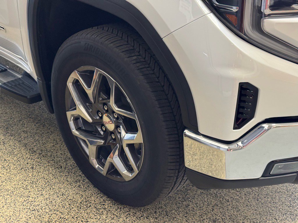 Used 2024 GMC Sierra 1500 SLT w/ SLT Premium Package image 4