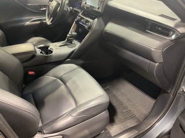 Used 2022 Toyota Venza XLE image 19