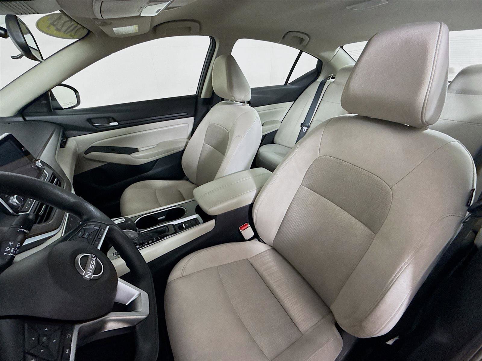 Used 2024 Nissan Altima 2.5 SV AWD/4WD image 5