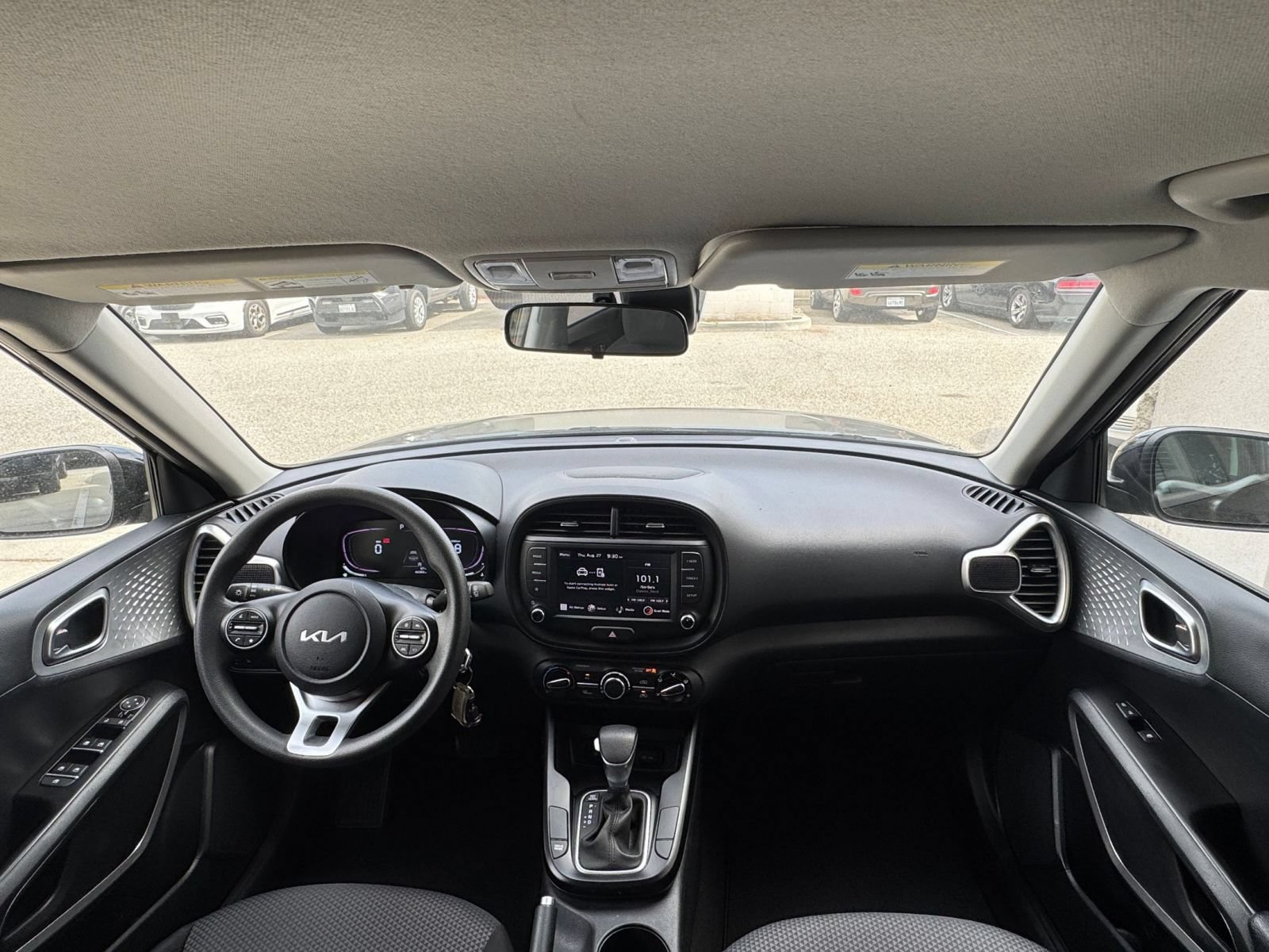 Used 2025 Kia Soul LX w/ LX Technology Package FWD image 30