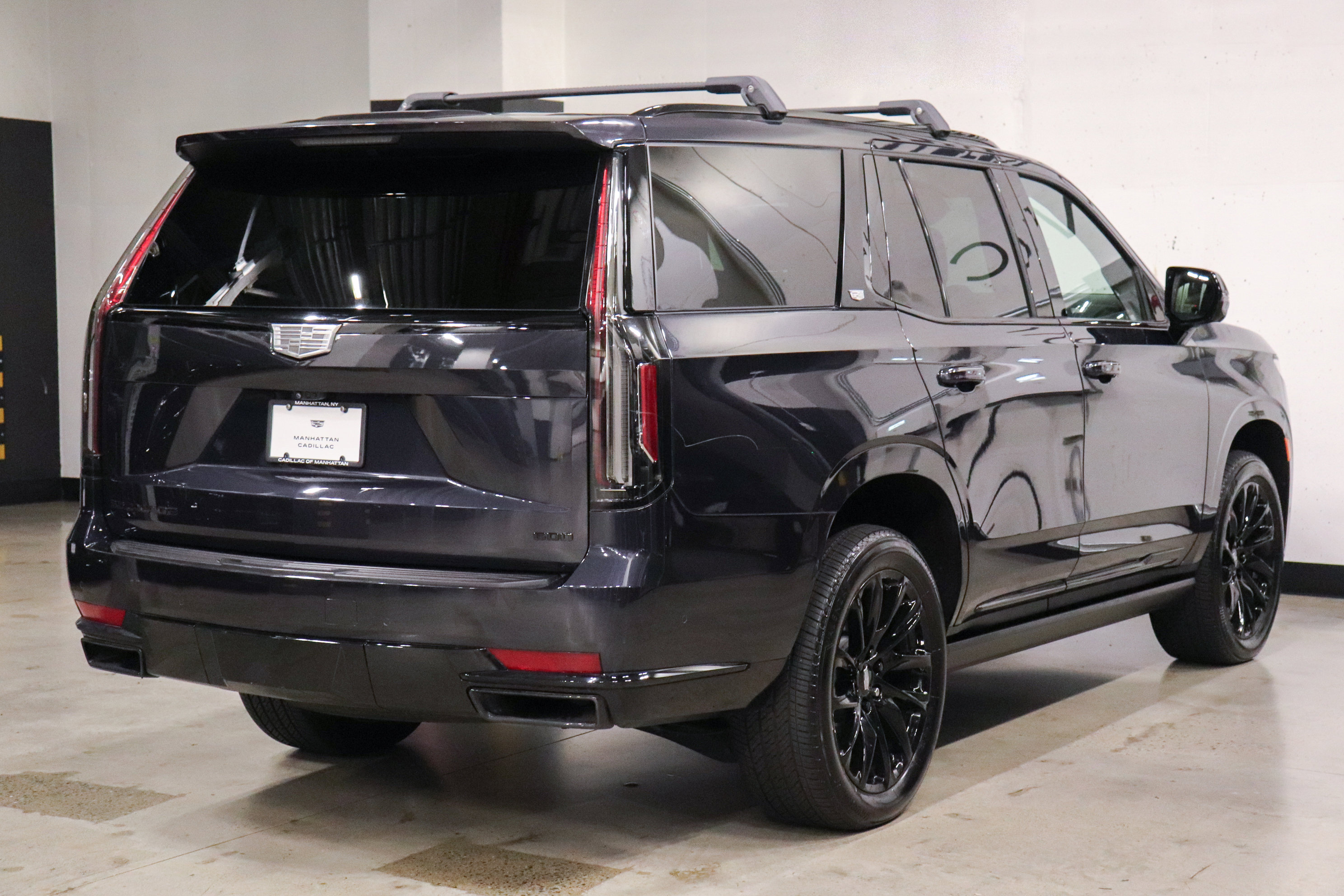 Certified 2023 Cadillac Escalade Sport Platinum w/ LPO, ONYX Package image 5