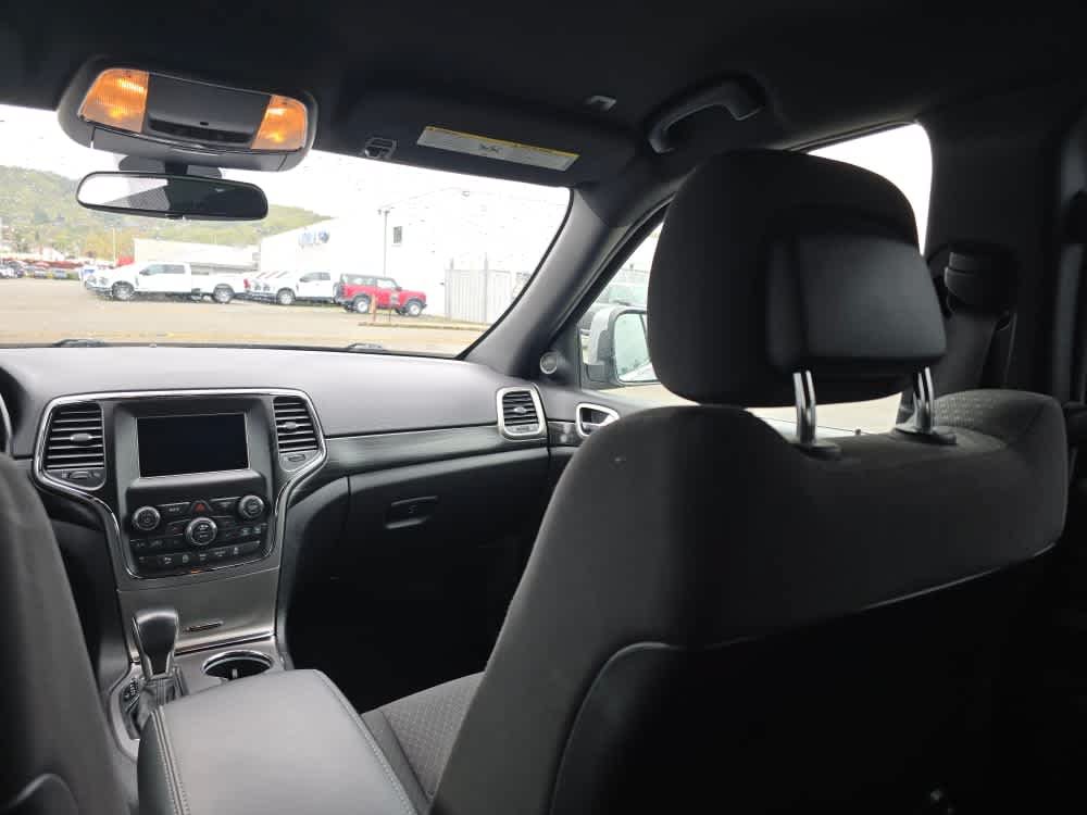 Used 2020 Jeep Grand Cherokee Laredo AWD/4WD image 14