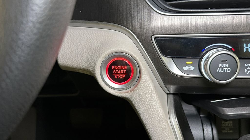 Used 2018 Honda Accord LX image 32