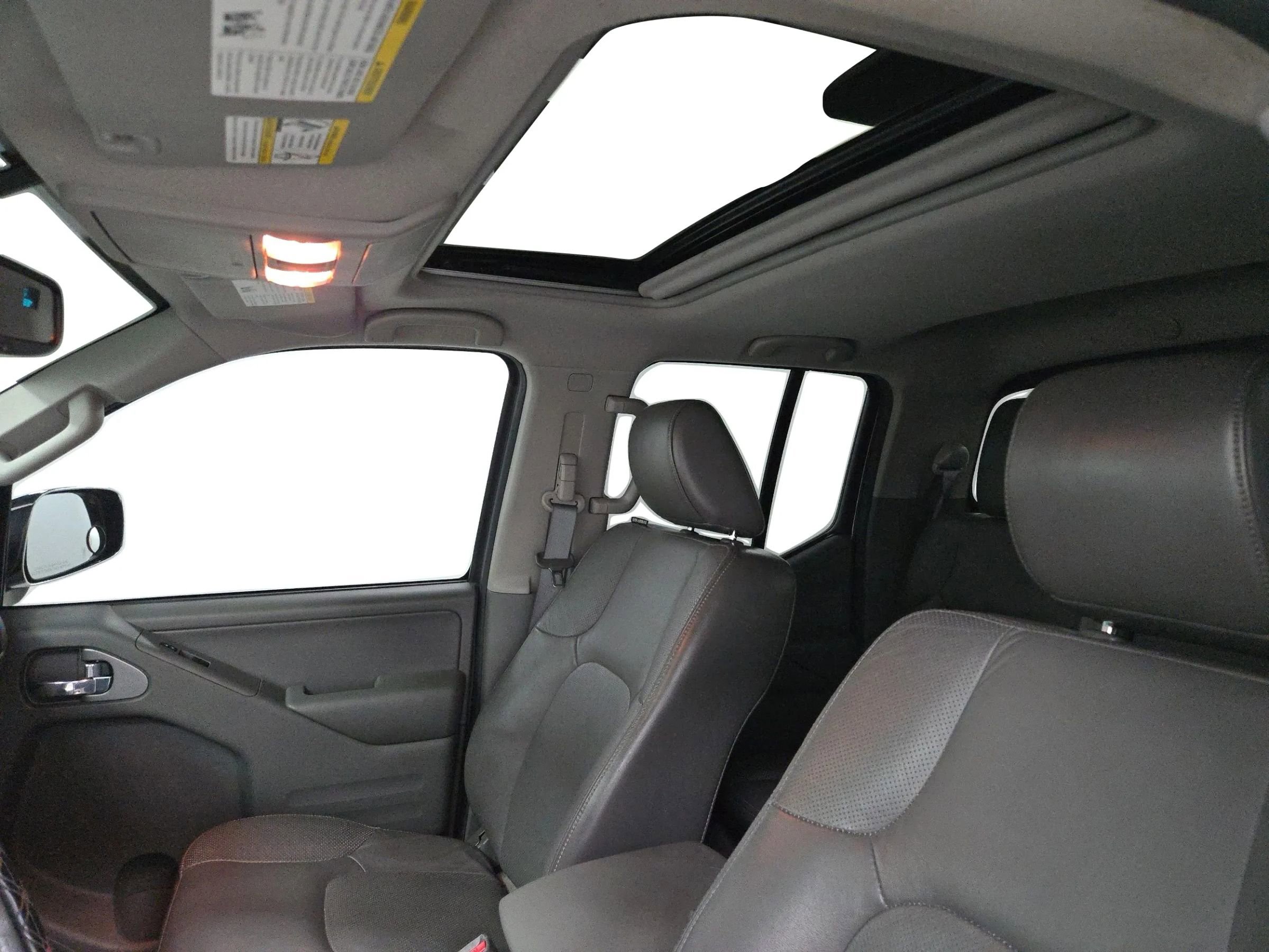 Used 2015 Nissan Frontier SL w/ Moonroof Package image 22