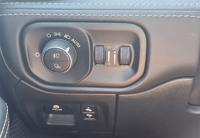 Used 2023 RAM 1500 Limited w/ Body Color Bumper Group image 30