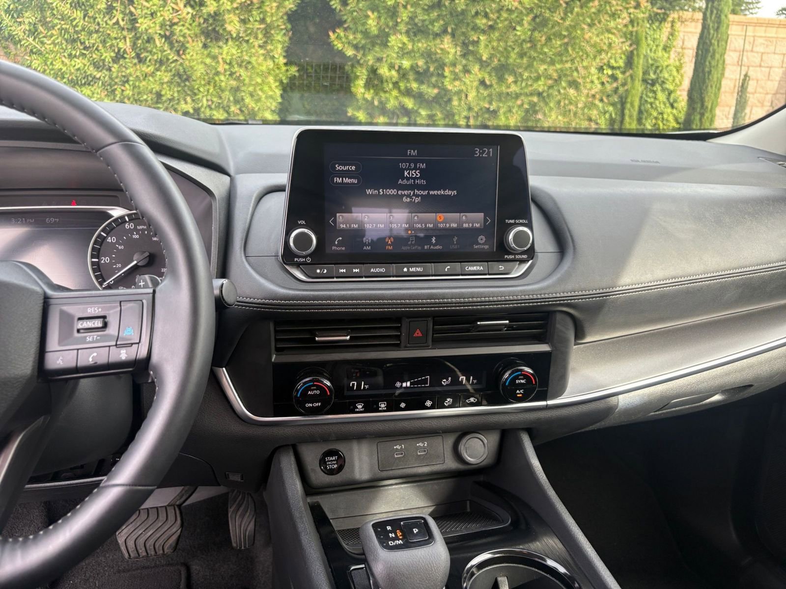 Used 2025 Nissan Rogue SV image 17