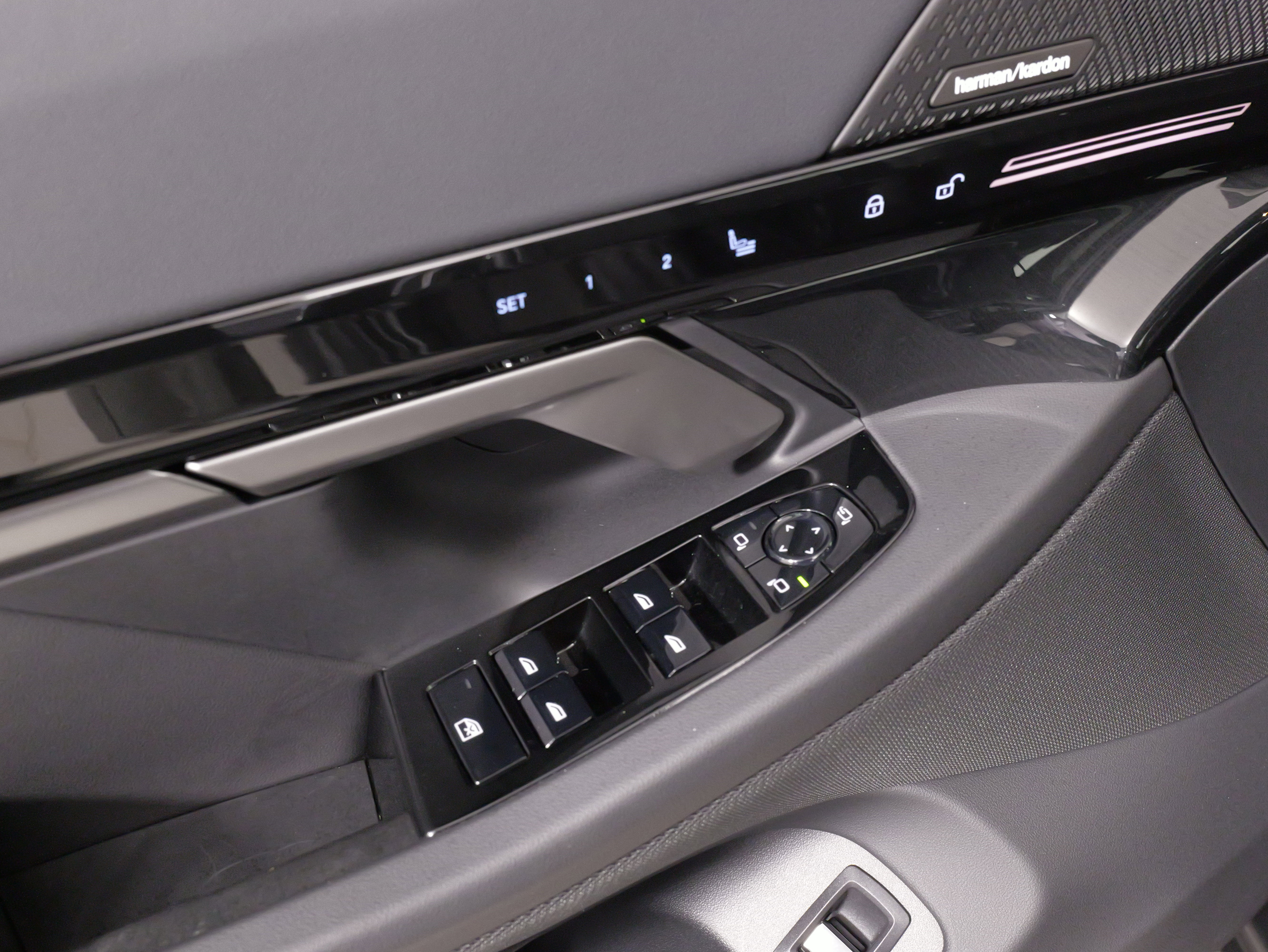 Used 2026 BMW 530i xDrive w/ Premium Package image 26