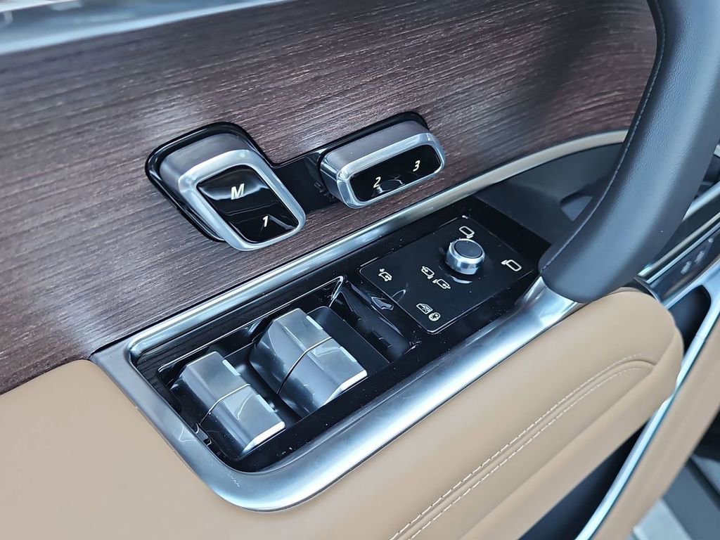 New 2026 Land Rover Range Rover SE image 24