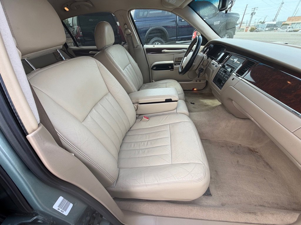 Used 2006 Lincoln Town Car Signature image 7