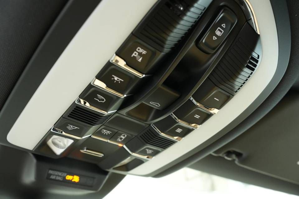 Certified 2026 Porsche Macan AWD/4WD image 34