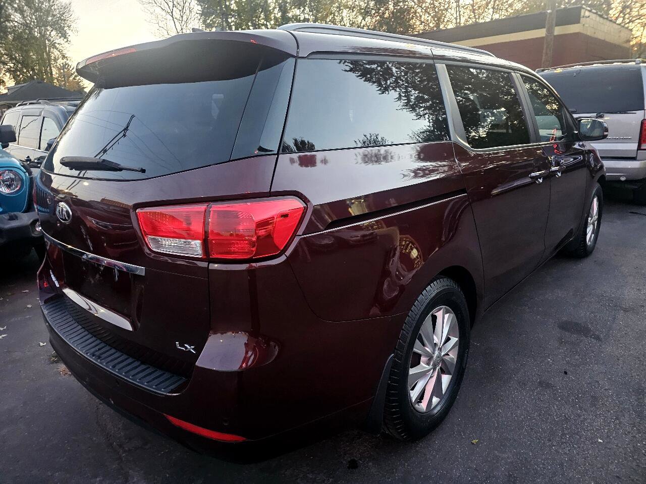 Used 2015 Kia Sedona LX w/ LX Convenience Package image 5