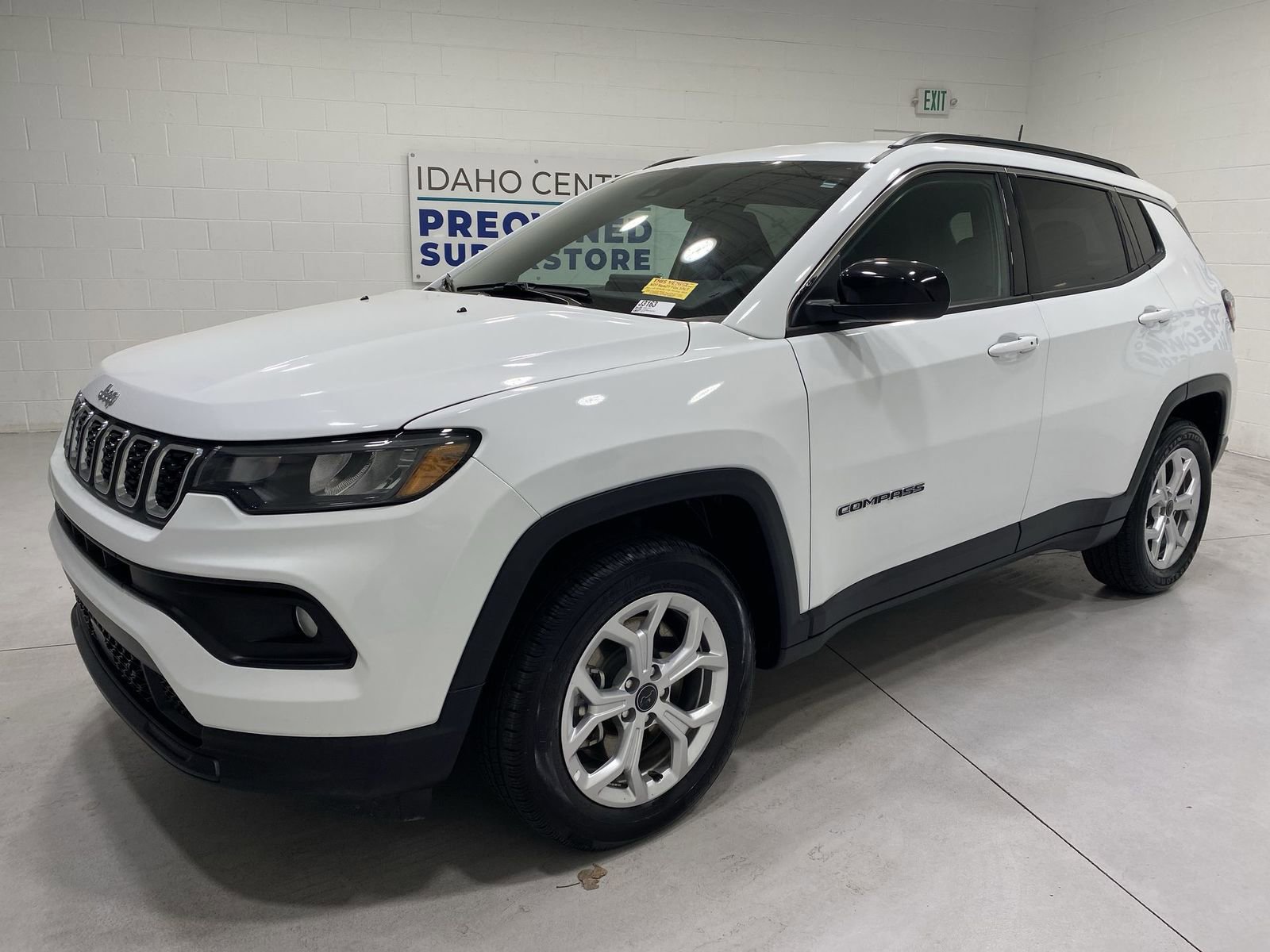 Used 2025 Jeep Compass Latitude AWD/4WD image 4