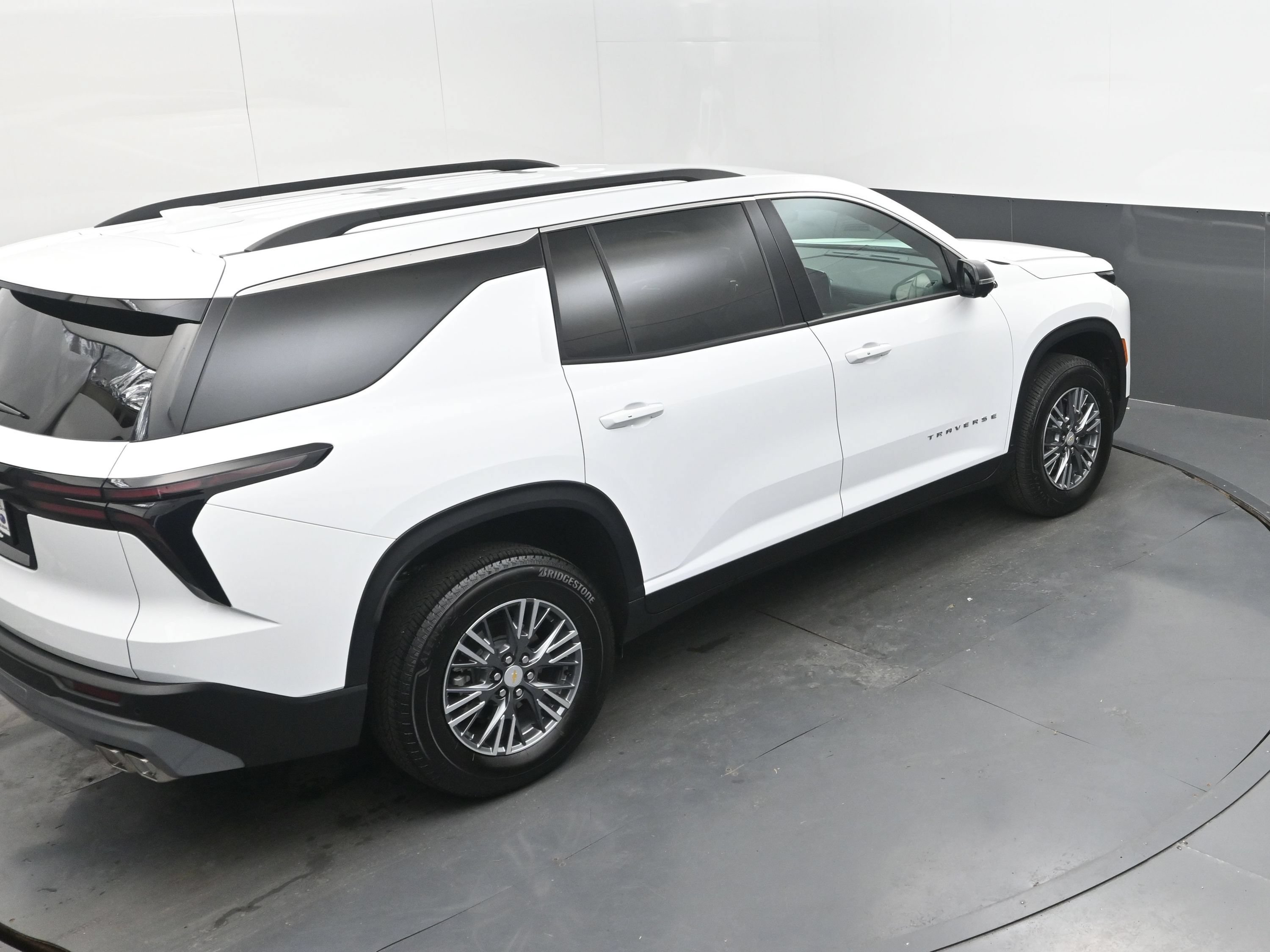 Certified 2026 Chevrolet Traverse LT w/ Driver Confidence Package FWD image 38