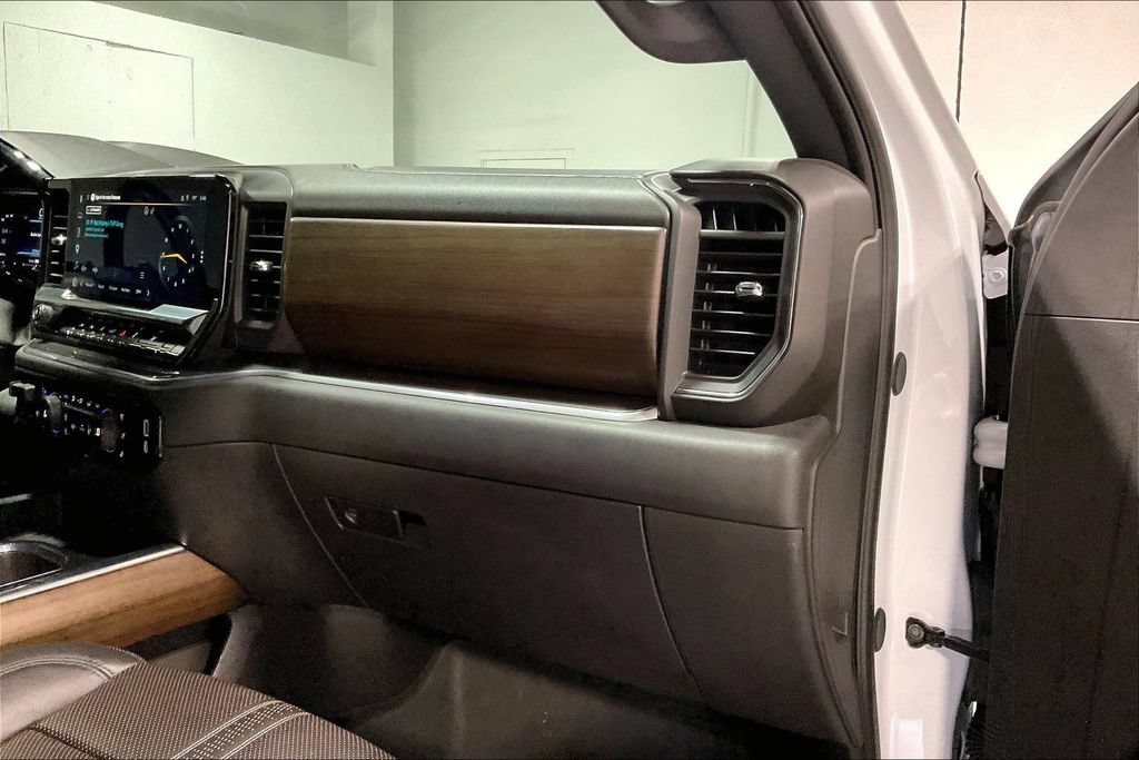 Used 2025 Chevrolet Silverado 1500 High Country AWD/4WD image 19