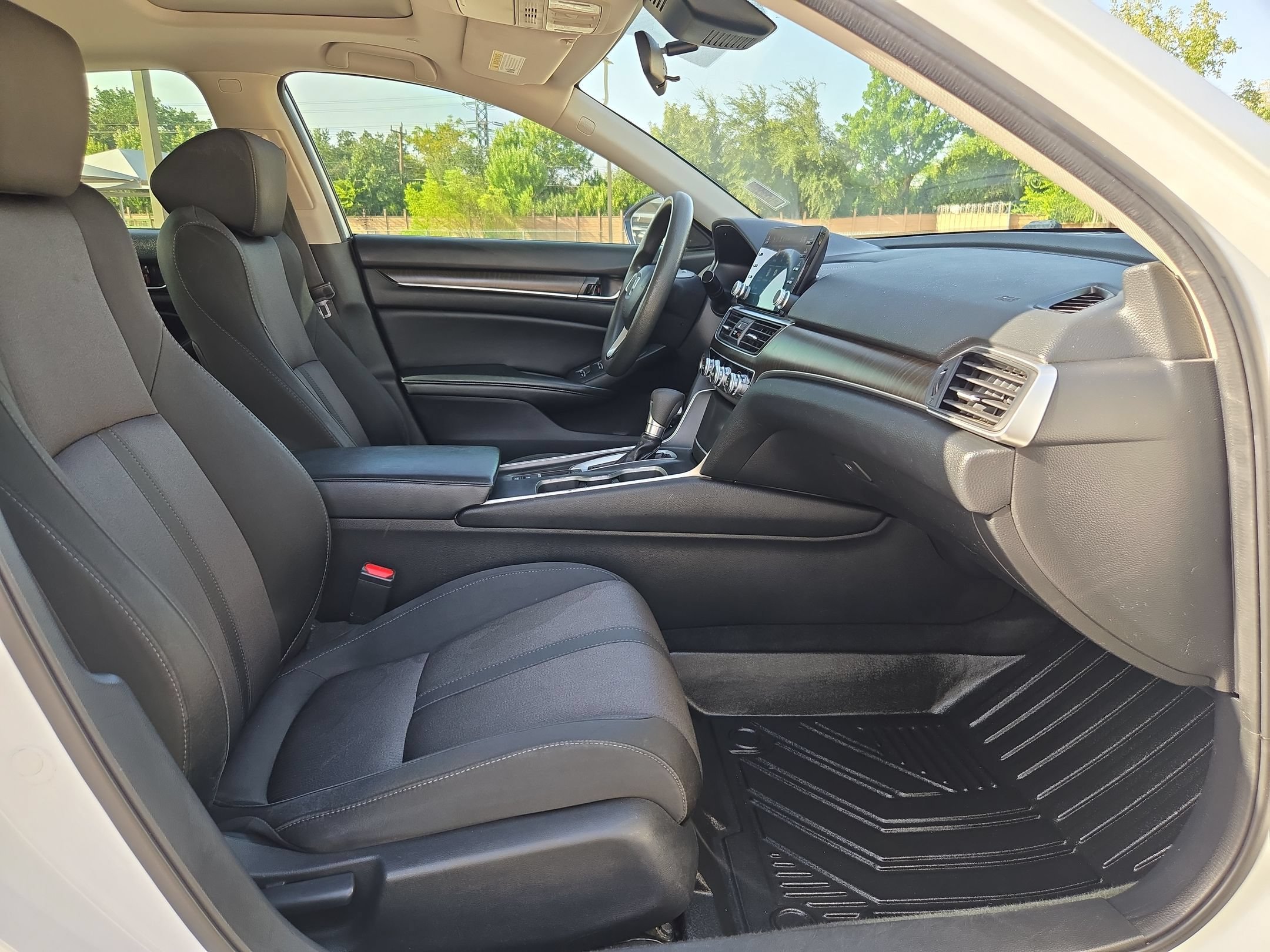 Used 2018 Honda Accord EX image 27