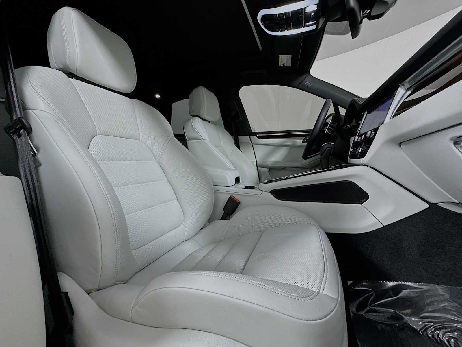 Certified 2025 Porsche Macan S image 30