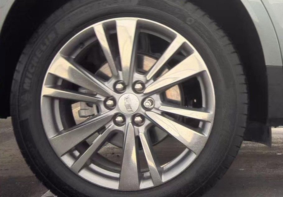 Used 2024 Cadillac XT5 Premium Luxury w/ Technology Package FWD image 5