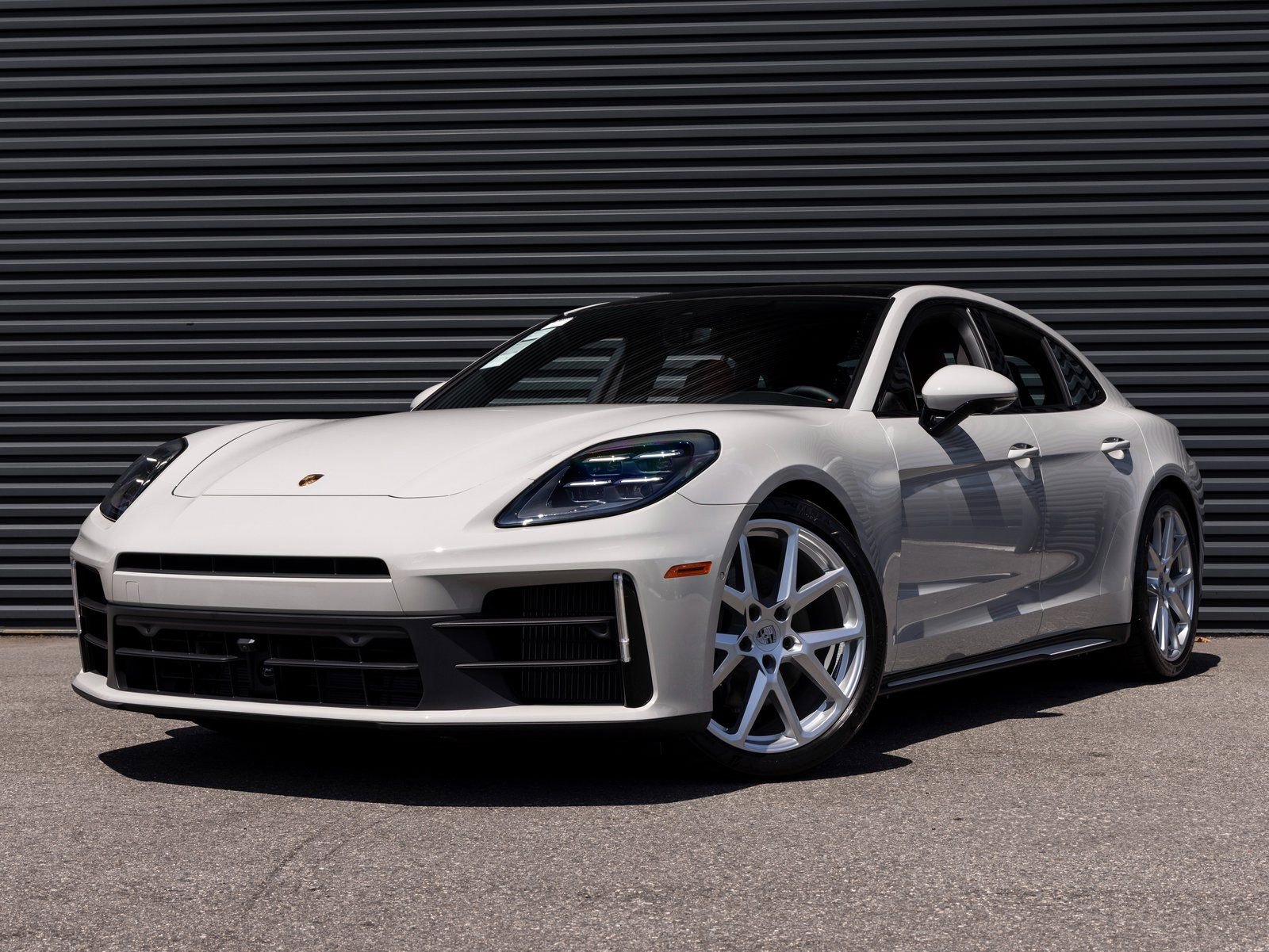 Used 2025 Porsche Panamera 4 image 1