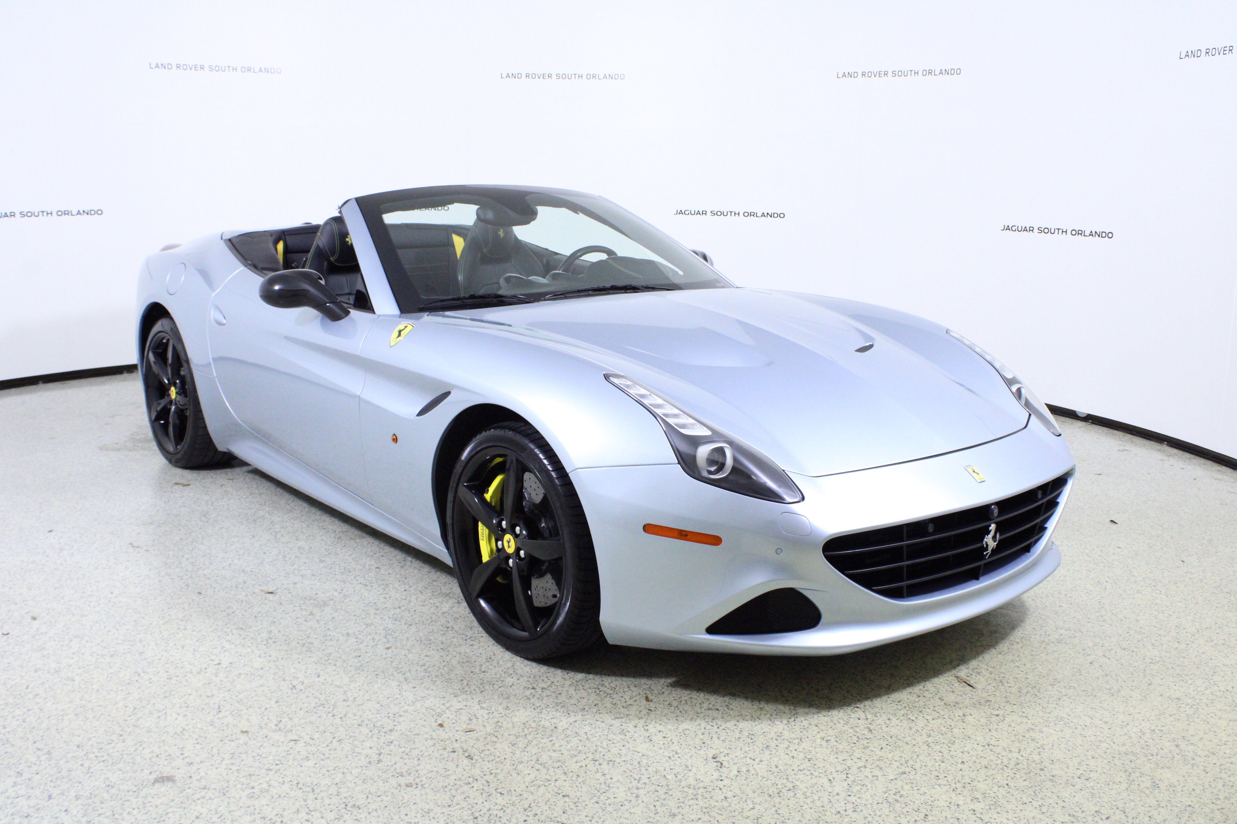 Used 2015 Ferrari California T image 13