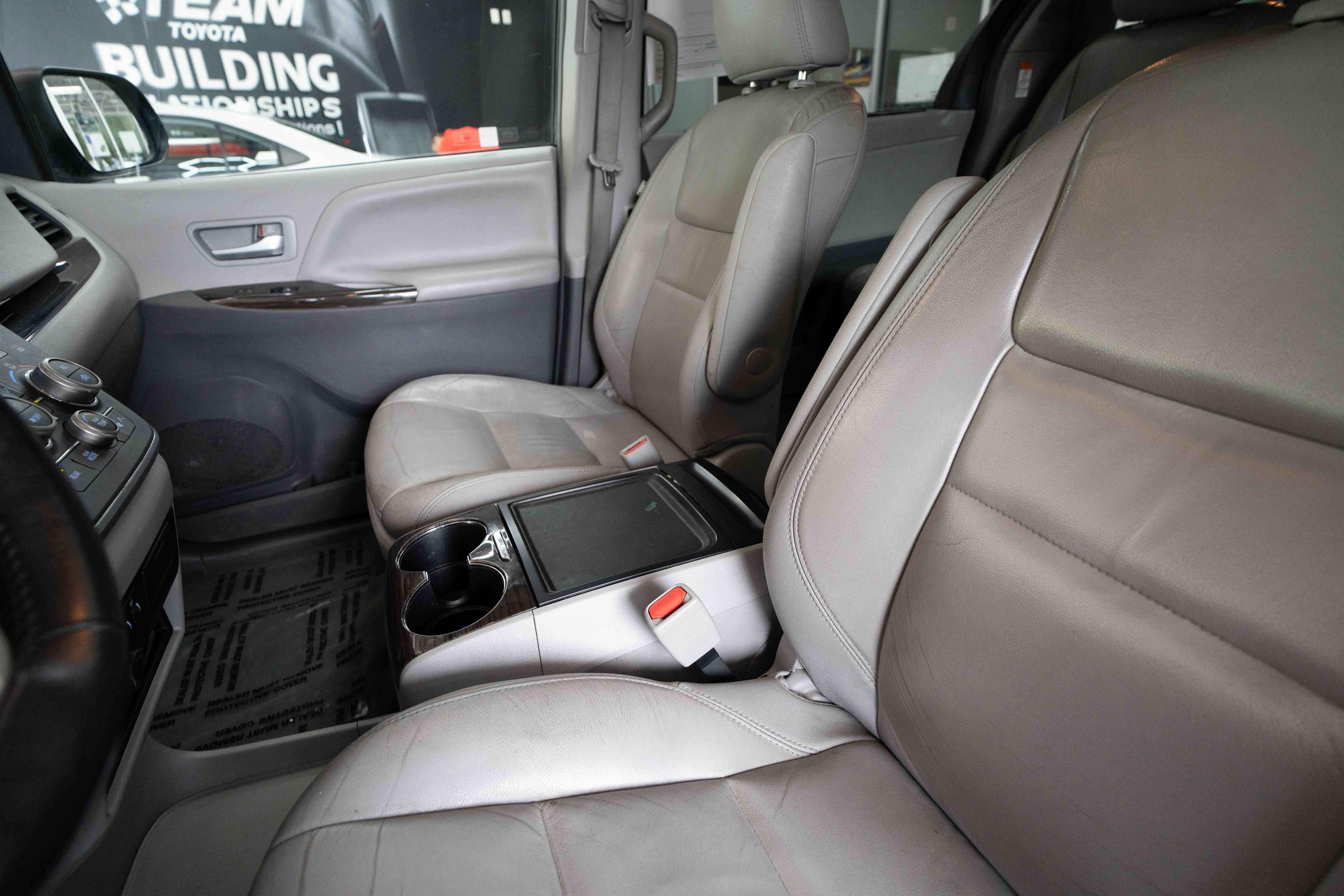 Used 2017 Toyota Sienna XLE Premium FWD image 10